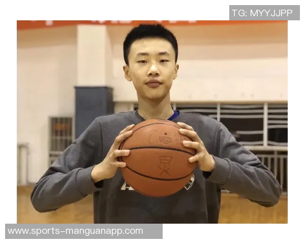 王芙蕖分享NCAA西北大学新赛季定妆照迎接第三年挑战尽享球场乐趣 王芙蕖分享NCAA西北大学新赛季定妆照迎接第三年挑战尽享球场乐趣