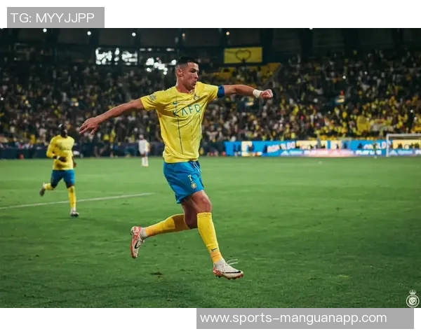 C罗传射助球队获胜社交媒体分享庆祝瞬间展现不懈努力与坚持 C罗传射助球队获胜社交媒体分享庆祝瞬间展现不懈努力与坚持