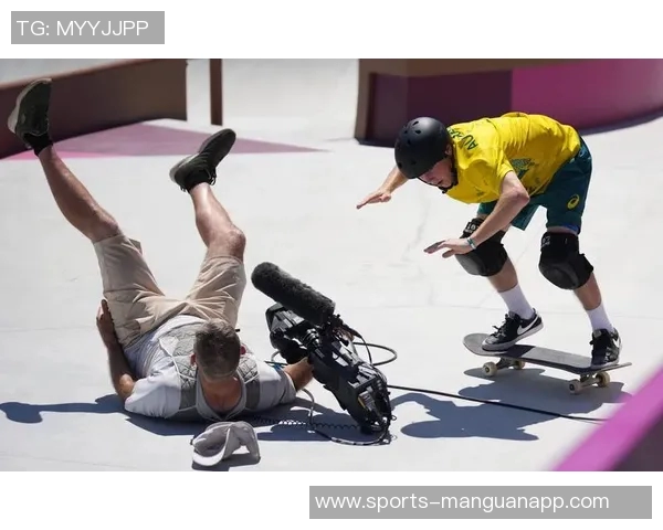 帕尔默家中意外受伤左脚小脚趾撞门引发关注