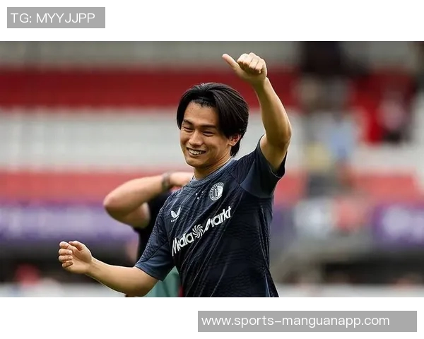 范佩西执教费耶诺德表现出色上田绮世11场狂轰13球助力球队领跑荷甲 范佩西执教费耶诺德表现出色上田绮世11场狂轰13球助力球队领跑荷甲