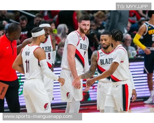 安芬尼西蒙斯表现出色16投10中砍下23分助球队迎战困难局面 安芬尼西蒙斯表现出色16投10中砍下23分助球队迎战困难局面